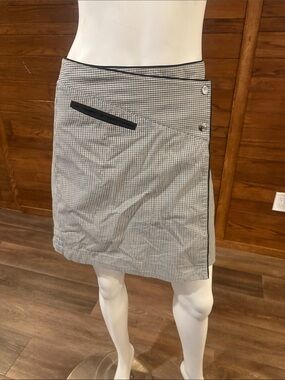 Black & White Mini Wrap-Style Houndstooth Skirt